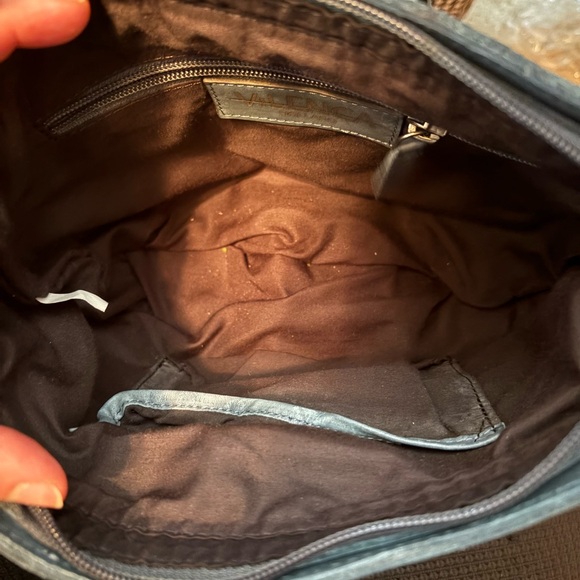 Vilenca Holland Woven Flap Crossbody Bag in lightweight leather light blue - Picture 2 of 7